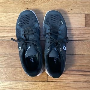 OnCloud Women’s Fitness Shoes, Size 8